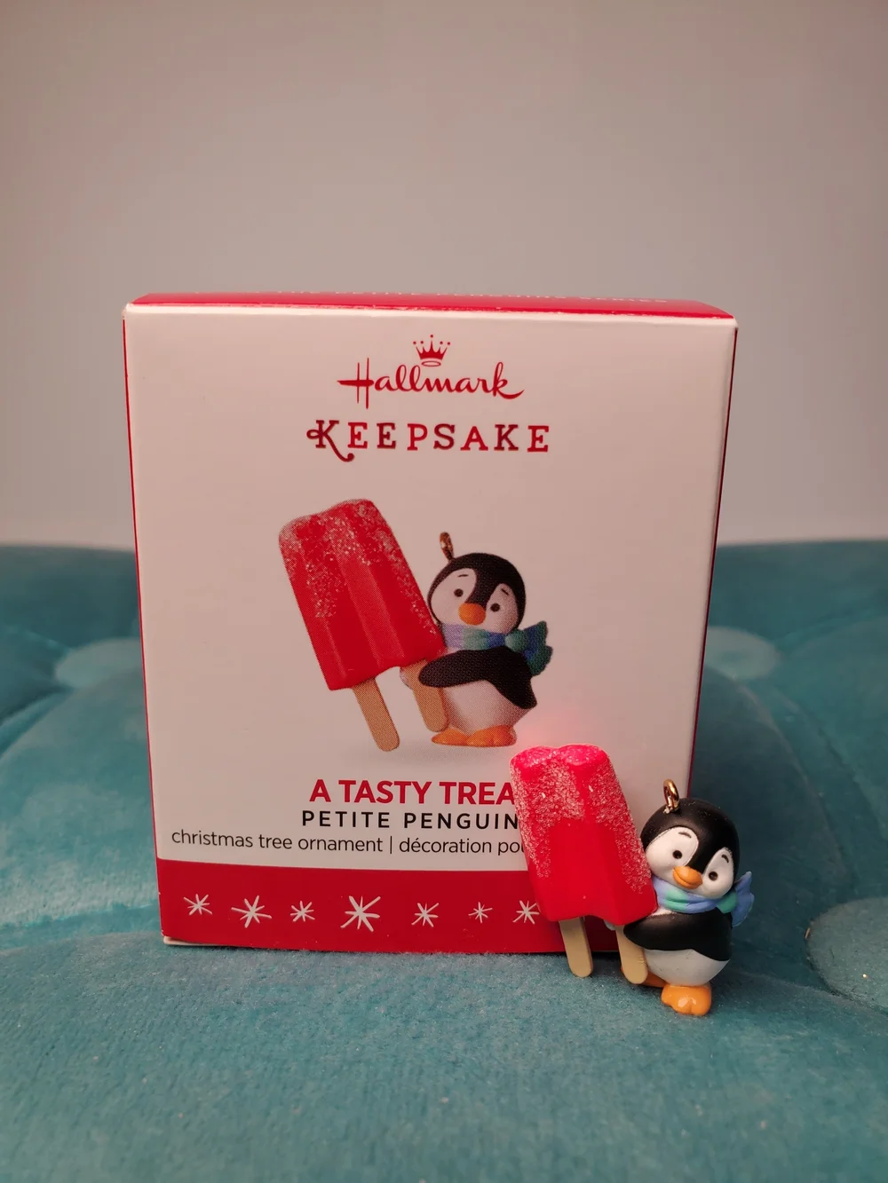 Hallmark Keepsake 2016 Petite Penguins #1 A Tasty Treat Mini Ornament QXM8561